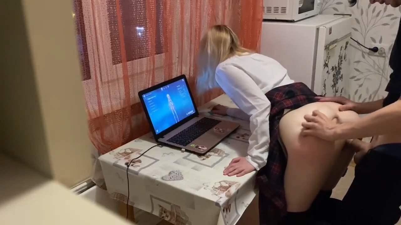Скачать бесплатно Ремнём её херачу и хуй вставляю — а ей похую, она в Геншин играет