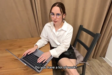 Ты ждёшь от своей секретарши отчёт, а её в это время кто-то ебёт