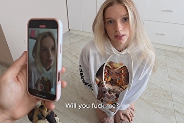Встала на колени и просит её трахнуть 😳 И чего я напрягался?