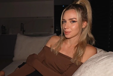 Я пришла не фильм смотреть, а член сосать — давай уже, доставай