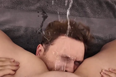 Ну вот, опять! На лицо струёй сквиртит, а мне предлагает кайфовать