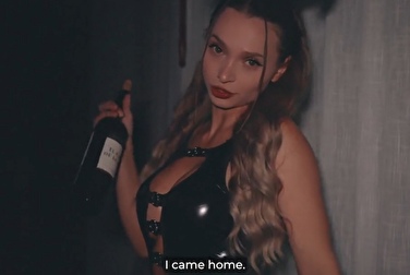 Она пьяна и требует кремпай, ну я по-дружески в неё и кончил 😌