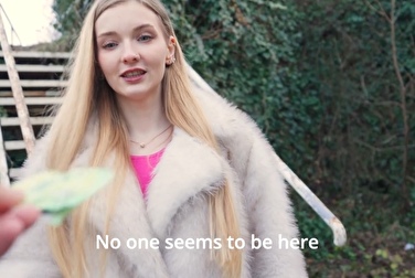 Что, за деньги сиськи показать? Доплатишь ещё, могу и отсосать 😏