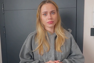 Курьерша пришла без заказа, ну я секс ей предложил сразу