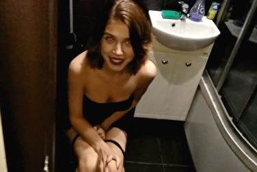 Девушка Зашла В Мужской Туалет Порно